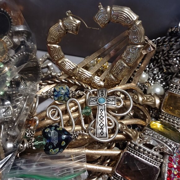 Over 3 Pounds Of Hand Picked Jewelry Scrap For Crafting CL6 - Picture 1 of 12